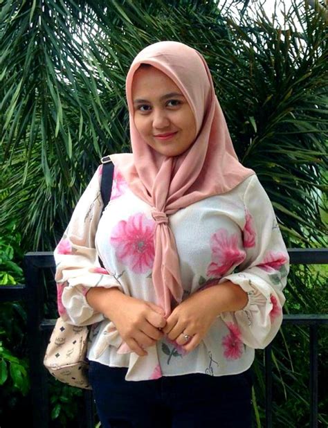 tante berjilbab|Bugil Cewek Cantik Hijab